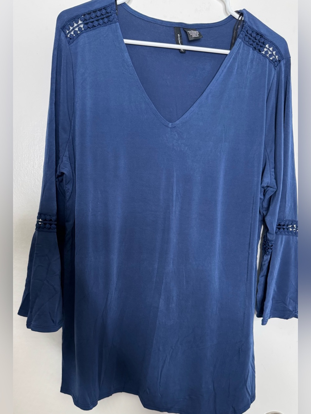 new directions Navy V-Neck Long Sleeve Tunic with Crochet Accents boho XL stretc